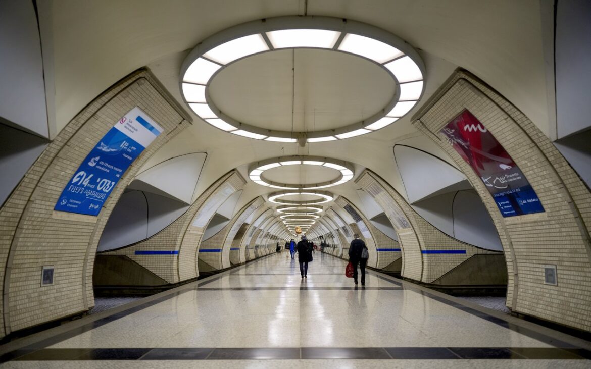 metro sous le lac